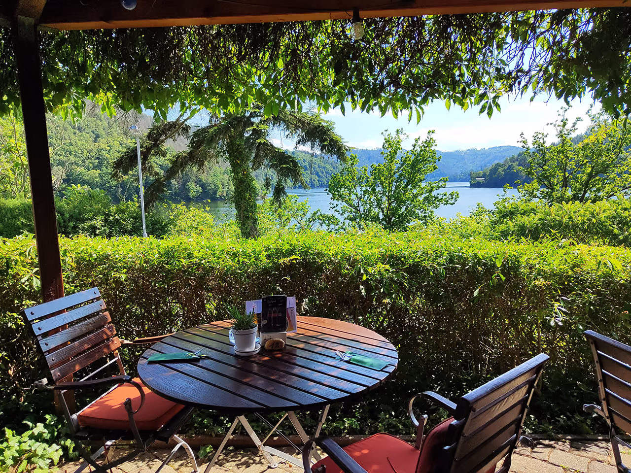 Hotel Saalestrand - Biergarten - Bester Blick auf den Hohenwarte-Stausee