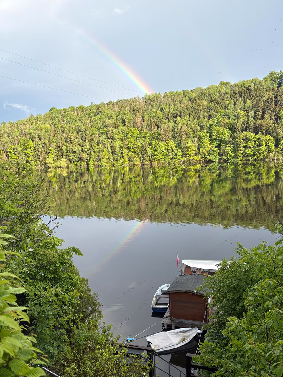 Hotel Saalestrand - Blick vom eigenen Bootssteg mit wunderschönem Regenbogen