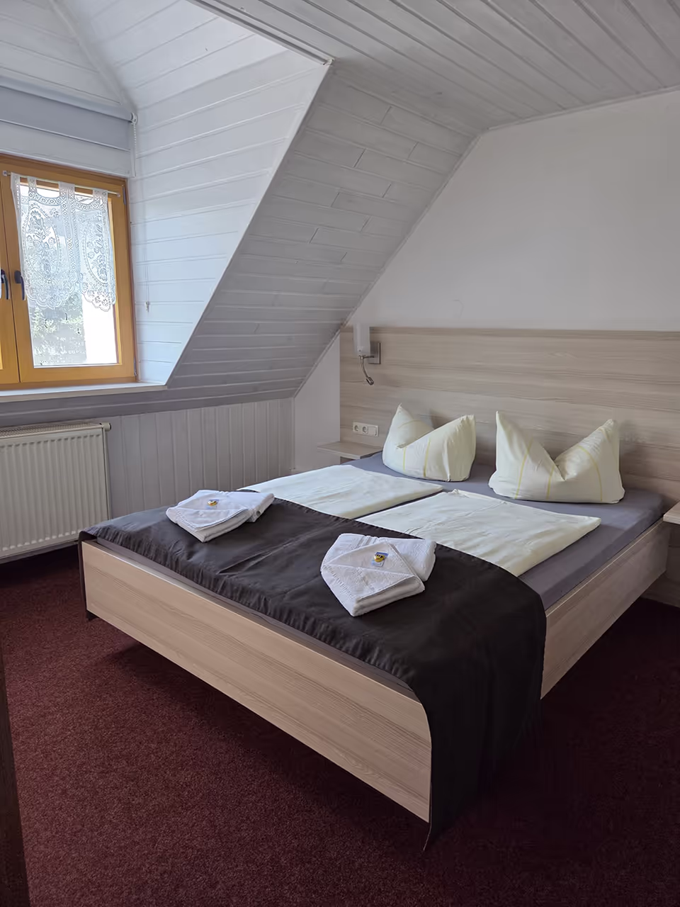 Einzelzimmer - Doppelzimmer - Schlafbereich mit Doppelbett