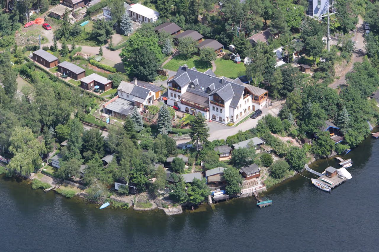 Hotel Saalestrand - Das Hotel aus der Vogelperspektive