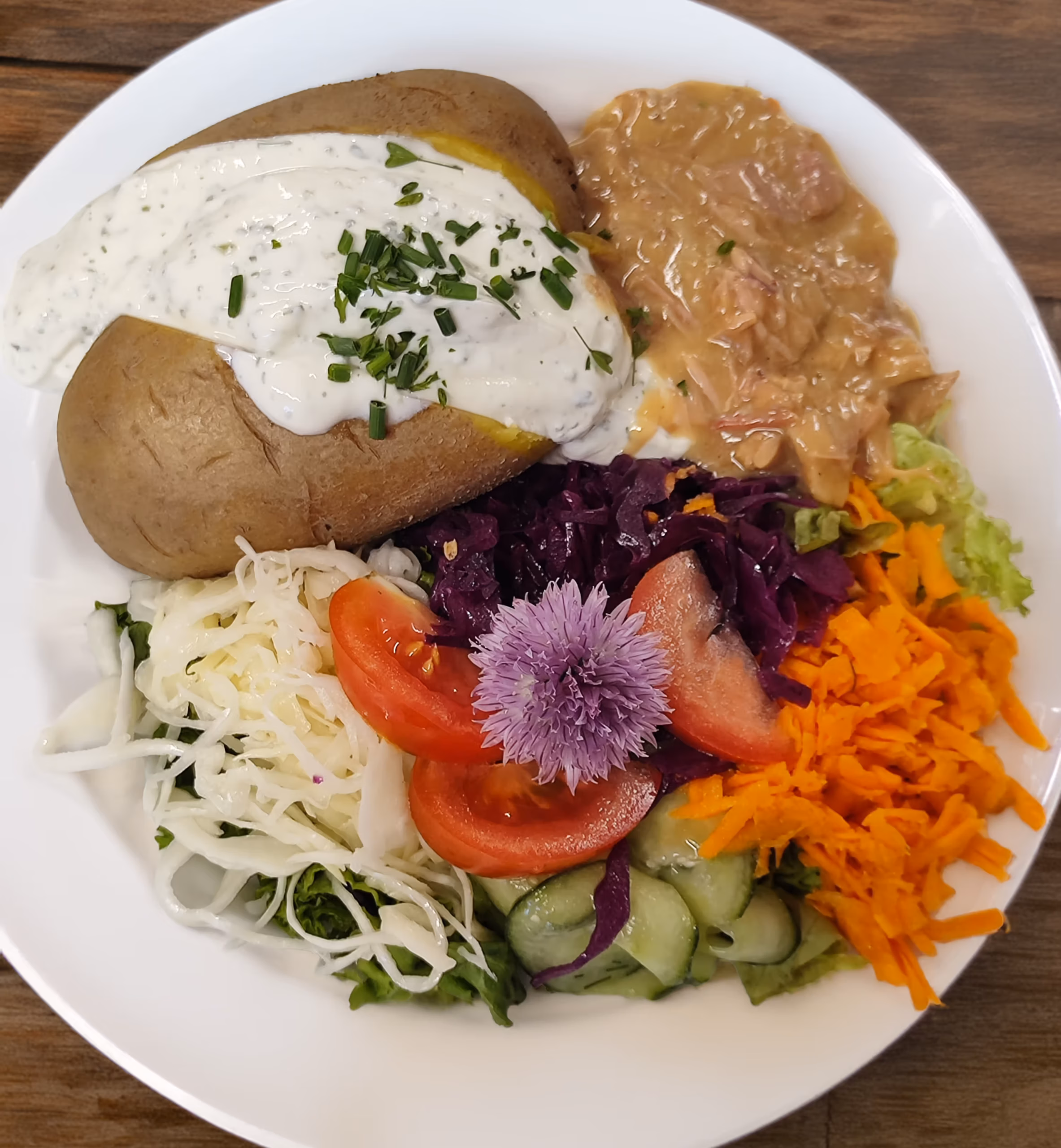 Hotel Saalestrand - Speisen - Kartoffel mit Quark und Salat